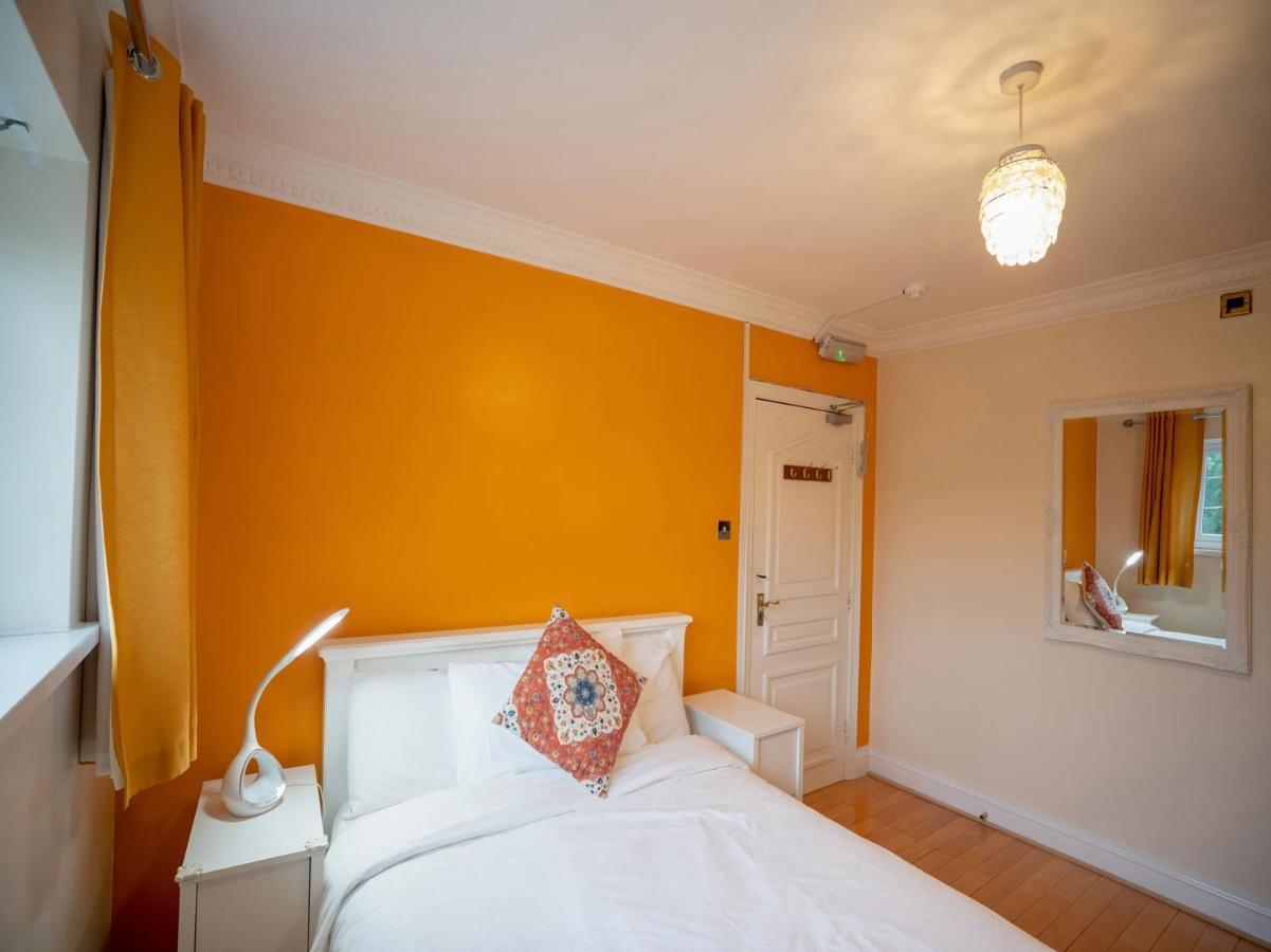 Oyo Oakcroft Guest House Manchester Airport Ringway Ngoại thất bức ảnh